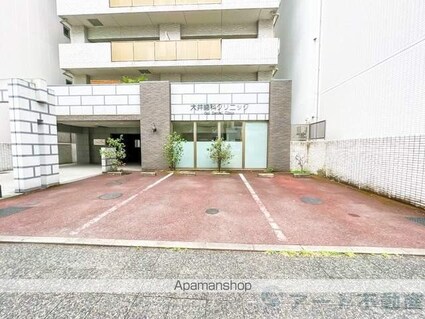 ヴァン・ヴィヴァン三番町[2LDK/62.6m2]の駐車場