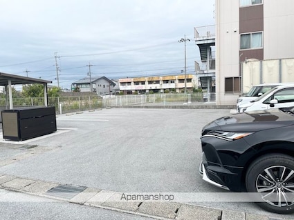 メゾンシャトー神照[2LDK/60.43m2]の駐車場1