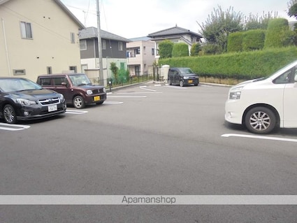 Ｌｅｓ　Ｐａｕｌ　Ｃｏｕｒｔ[1LDK/50.21m2]の駐車場2