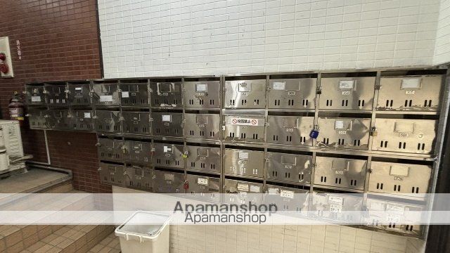 オークビラ上之園の玄関写真