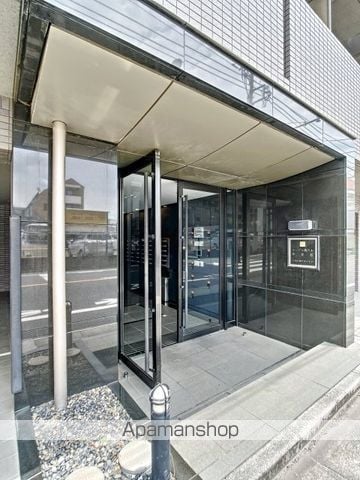 ルーブル鵜の木参番館の玄関写真
