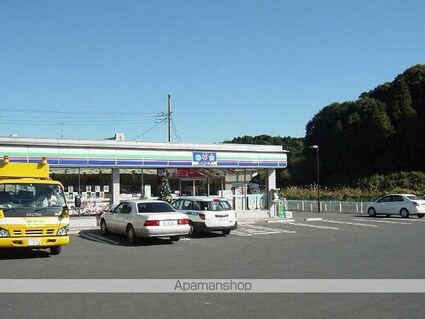 千葉県成田市八代[2LDK/54.45m2]の周辺3