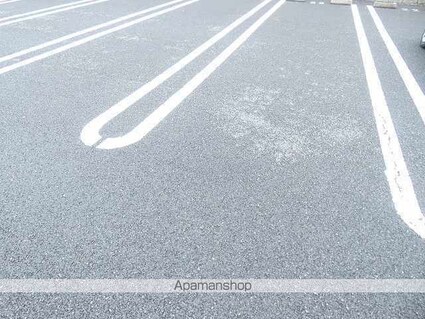 フォンテーヌ・パレスＢ[2LDK/55.08m2]の駐車場3