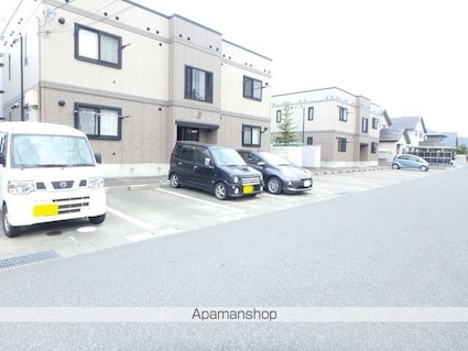 ルグランウィル[1K/23.48m2]の駐車場
