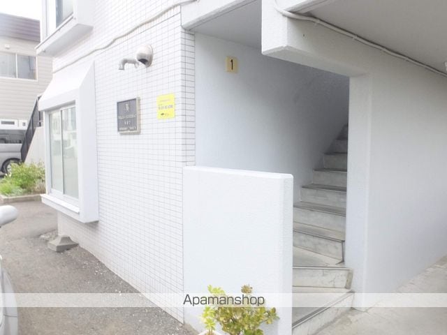 ビッグバーンズマンション本通の玄関写真