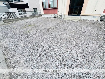 シャトーしらかば[2LDK/52.35m2]の駐車場