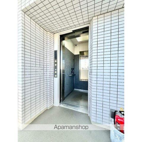 フィオリーシェ東浅草の玄関写真