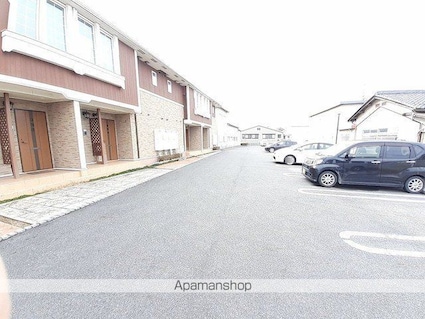 アルヴィータ[2LDK/58.21m2]の駐車場1