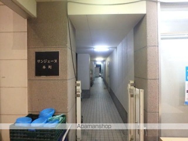 サンジェーヌ本町の玄関写真