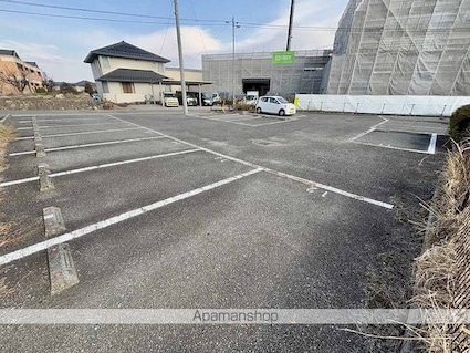 レオパレスフトゥーロ[1K/31.05m2]の駐車場2