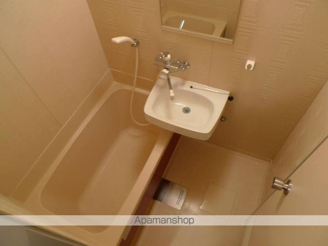 ロータリーマンション出口の内装写真