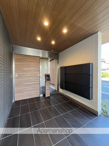 浜松市中央区 3階建 築2年の玄関写真