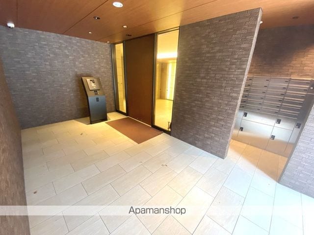 フラットレモンの玄関写真