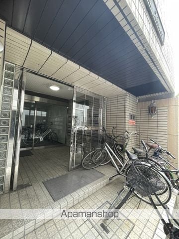 クレセント小町の玄関写真