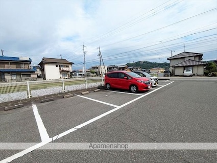 ピオーネ三宅[2DK/47.99m2]の駐車場