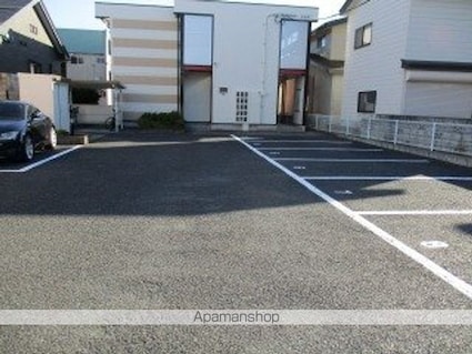 レオパレスＫＩＲＡ[1K/22.35m2]の駐車場1