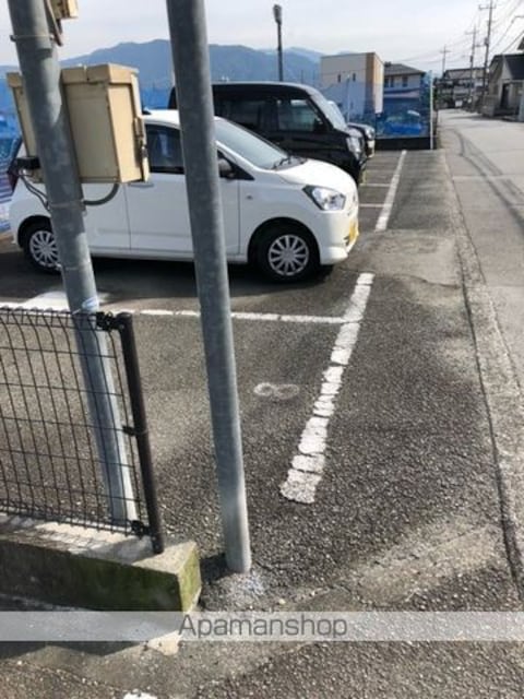 レオパレスＥｉｒｅ[2DK/40.95m2]の駐車場