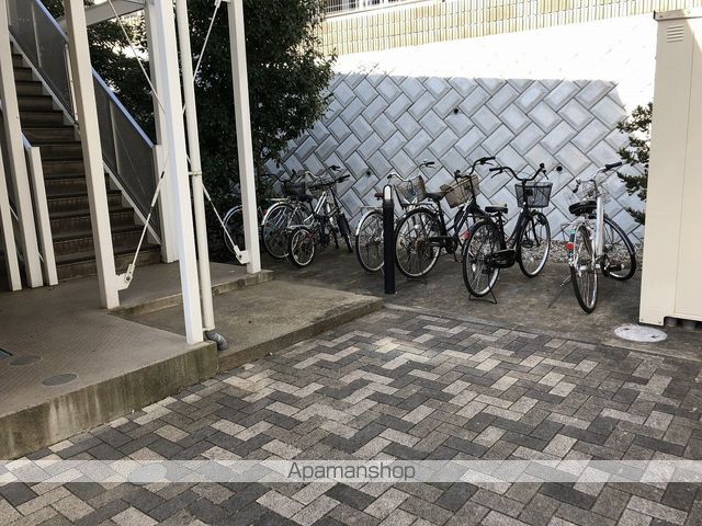 リブリ・クレストの玄関写真