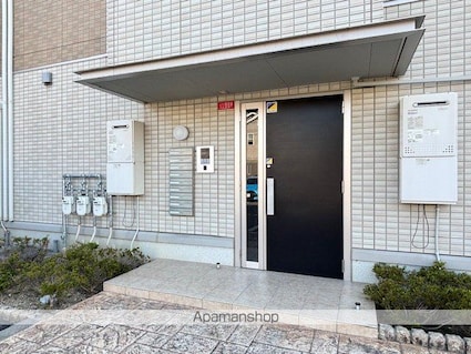 Ｃｏｚｙ　Ｃｏｕｒｔ竹中（コージーコートタケナカ）[2LDK/65.42m2]のエントランス1