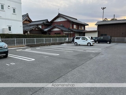 フォンテーヌ[2LDK/57.02m2]の駐車場2