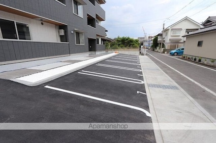 ＤーｒｏｏｍＣＶＩＩＩ[2LDK/56.99m2]の駐車場2