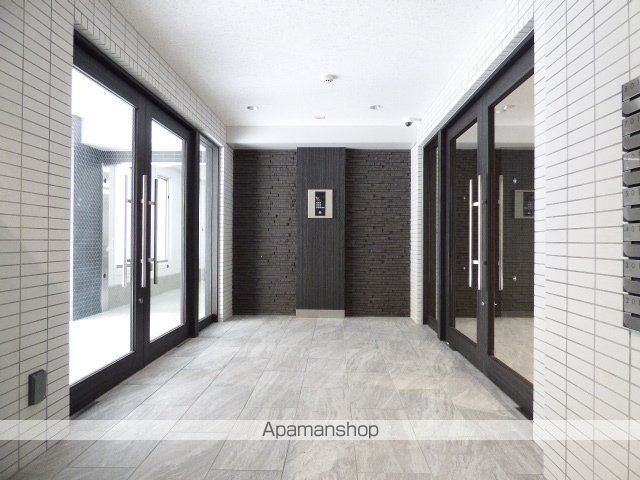 URESIDENCE新大阪の玄関写真