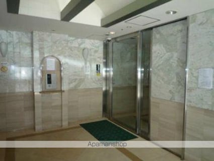 東京都渋谷区幡ヶ谷２丁目[1DK/33.96m2]のエントランス