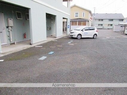 トムテ１号館[1R/28.56m2]の駐車場