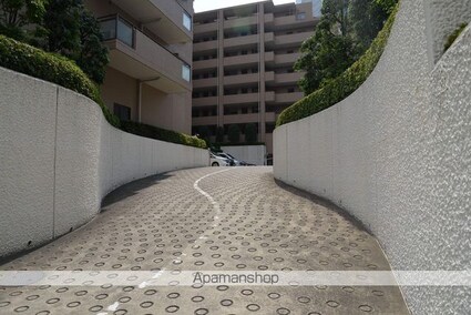 東京都中野区本町１丁目[3LDK/67.3m2]の共用部2