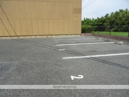 ファームハウス・ヒーロー[1K/33.06m2]の駐車場1