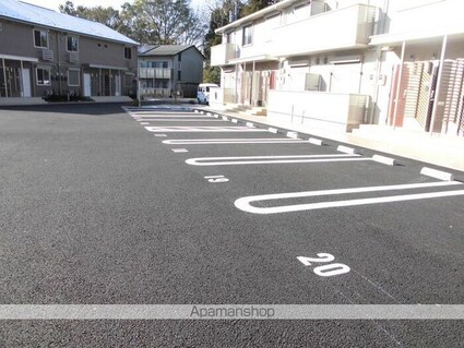 ソウソウ・ソンケン・リュウビ　ソンケン[2LDK/61.14m2]の駐車場