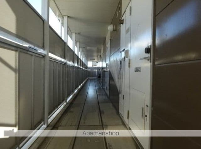 レオパレスパストラーレの玄関写真