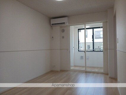 ヒカルサ甲府国母　イースト[1LDK/38.52m2]のリビング・居間