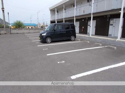 レオパレスＣｏｚｙ　ｃｏｕｒｔ[1K/23.18m2]の駐車場