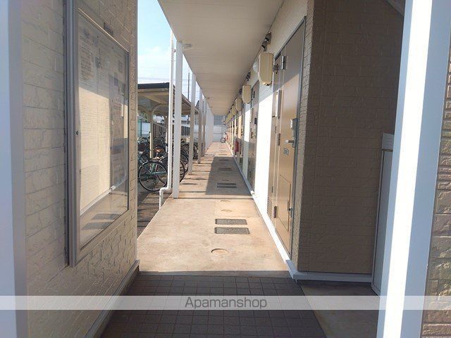 レオパレス三政荘の玄関写真