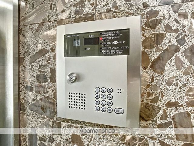 金沢駅西シャンブル18の玄関写真