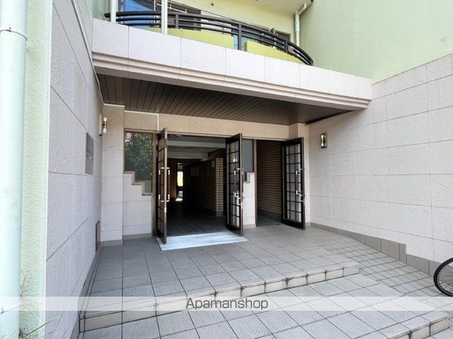 リヴィエール尾浜の玄関写真