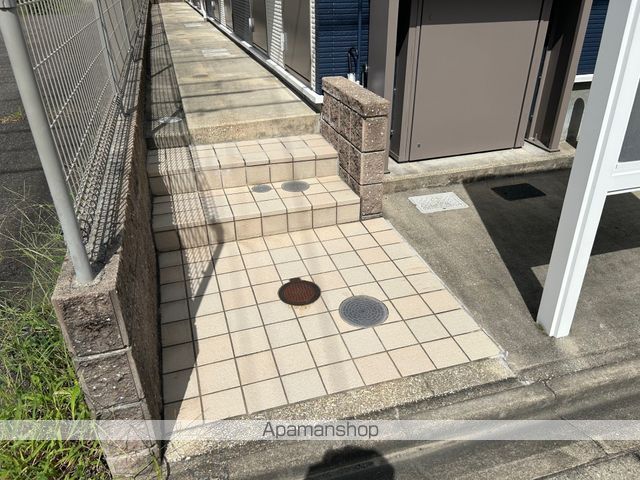 レオネクストまるはちの玄関写真