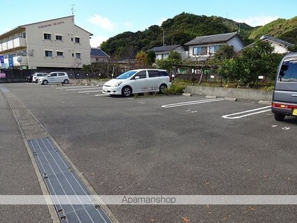 ベイサイドパレス横浜[1LDK/45.36m2]の駐車場
