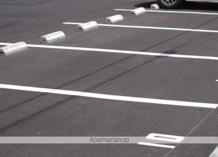 ルミナスハイム羽浦Ⅳ[1LDK/43.2m2]の駐車場