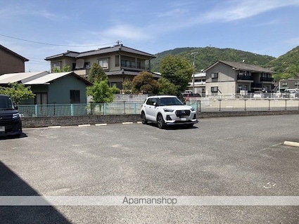 レオパレスこーぽ谷本Ⅱ[1K/22.35m2]の駐車場2
