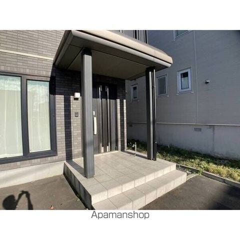 米里3条1丁目テラスハウスの玄関写真