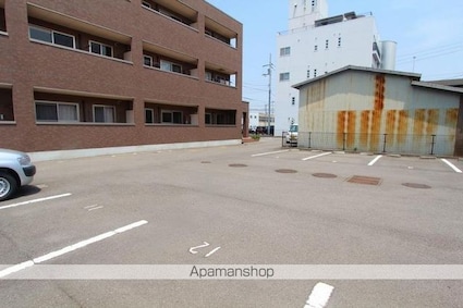 グロリアス[1LDK/41.79m2]の駐車場