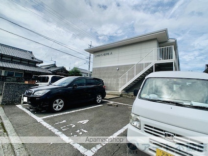 シャルマン北川毛Ａ[3K/54.92m2]の駐車場1