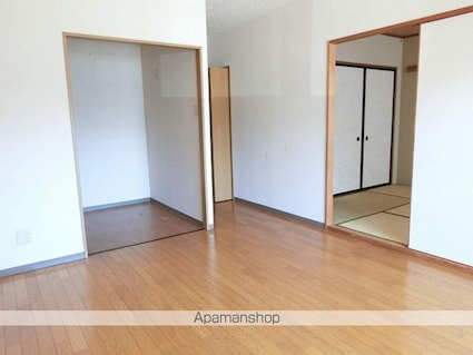 パルテール泉[2LDK/56.59m2]のリビング・居間