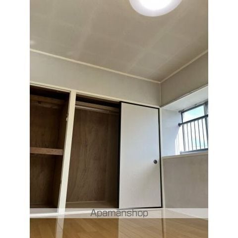 日和住宅の内装写真