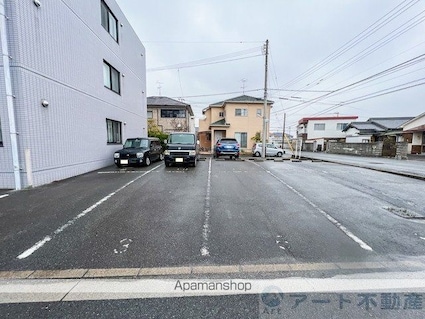 ブライムセントラル[3LDK/70.14m2]の駐車場1