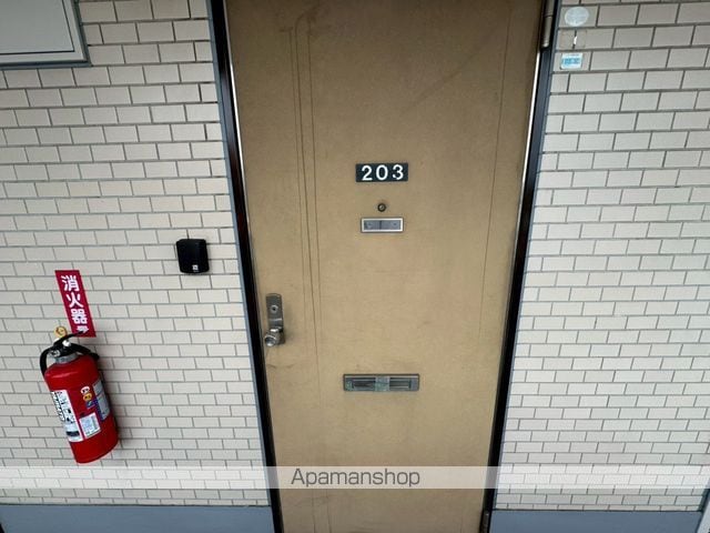 Fビルの玄関写真