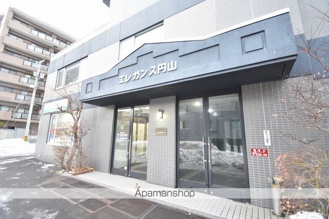 エレガンス円山の玄関写真