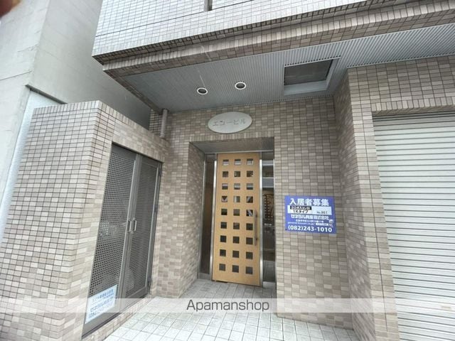 エコービルの玄関写真